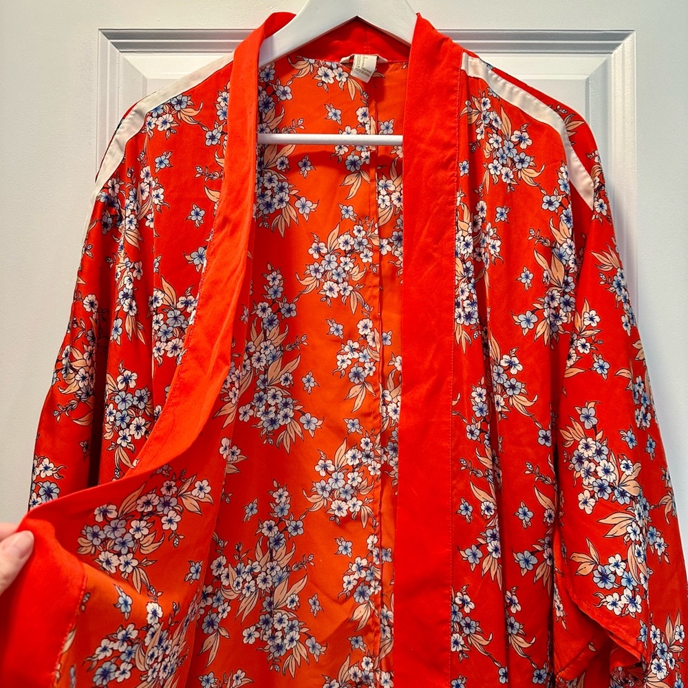 Beautiful kimono style open front blouse from F21. Quality piece, like new 👘